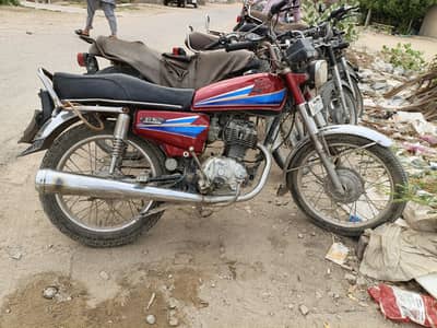125 used bike ha 2006 model ha agent need ha es liay sale kar Raha abi