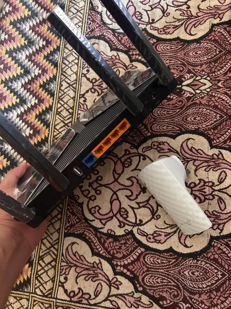 TP LINK ROUTER+ EXTENDER 2