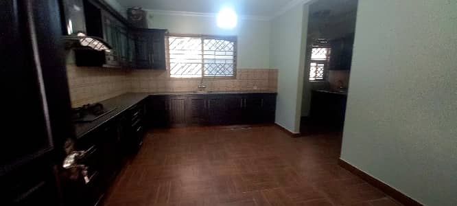 60x100 666 Gaz Upper Portion For Rent G-14/4