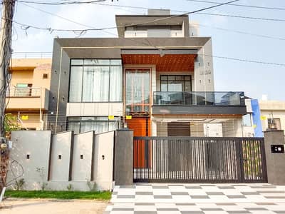 Reserve A Centrally Located Facing Park House Of 5 Marla In Central Park - Block G