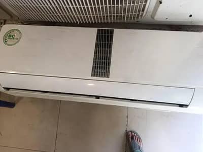 Haier 1.5 ton Dc inverter heat and cool totally genuine good condition