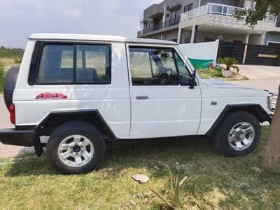 mitsubishi jeep.