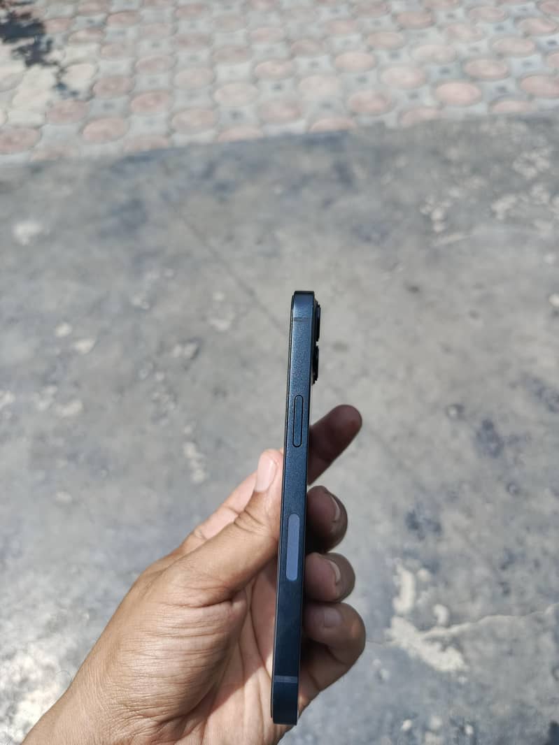 Apple iPhone 13 2