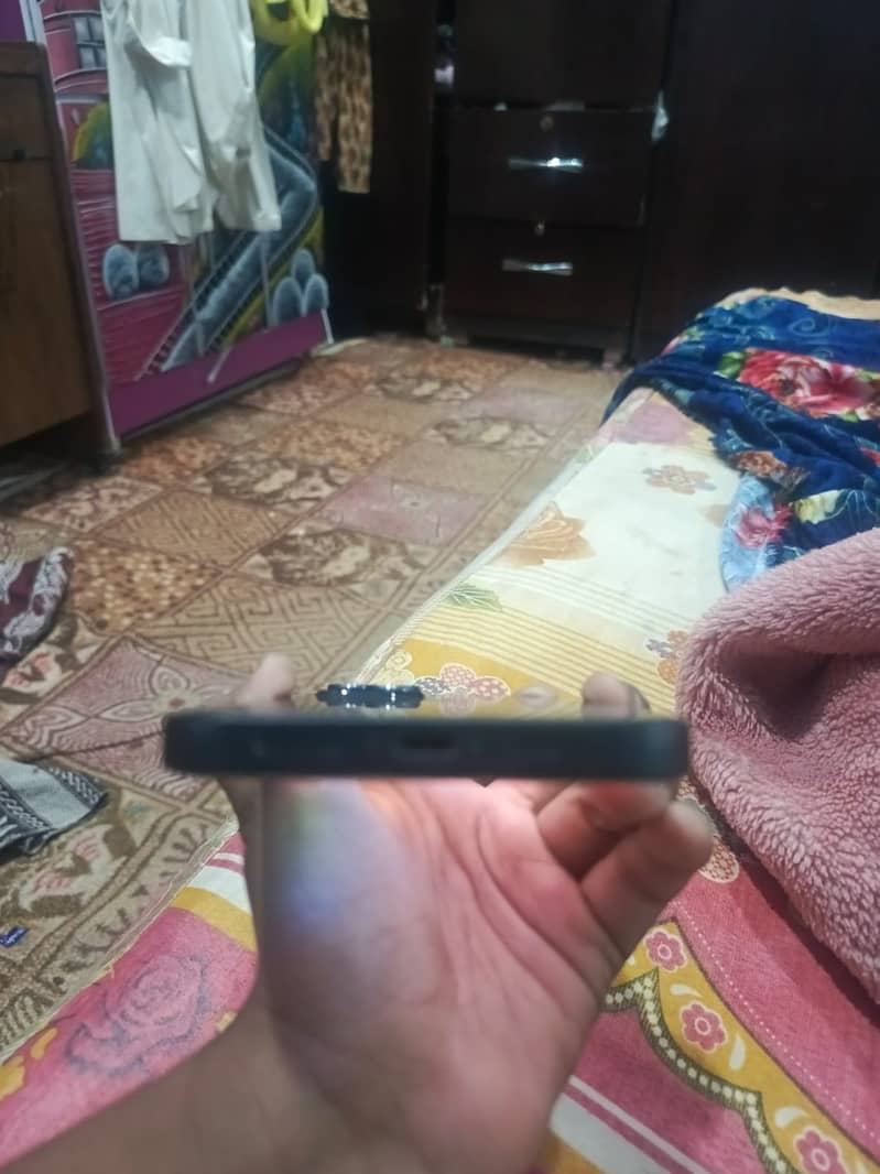 Apple iPhone 13 0