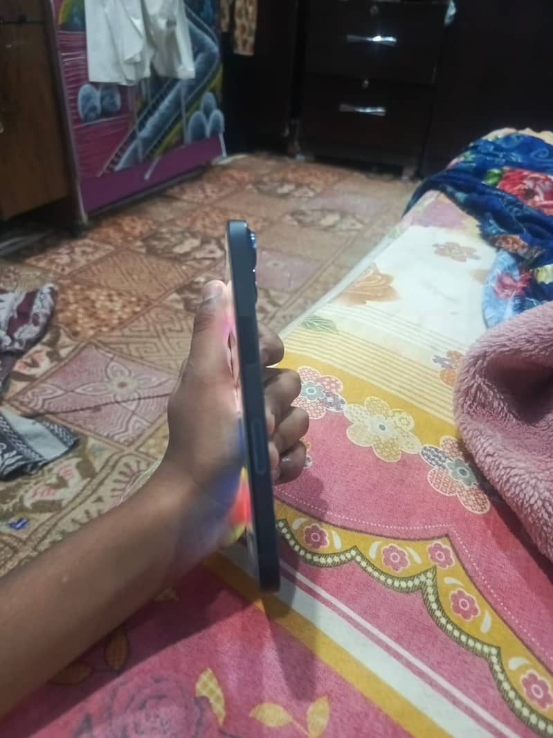 Apple iPhone 13 1