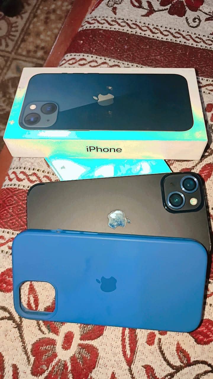 Apple iPhone 13 2