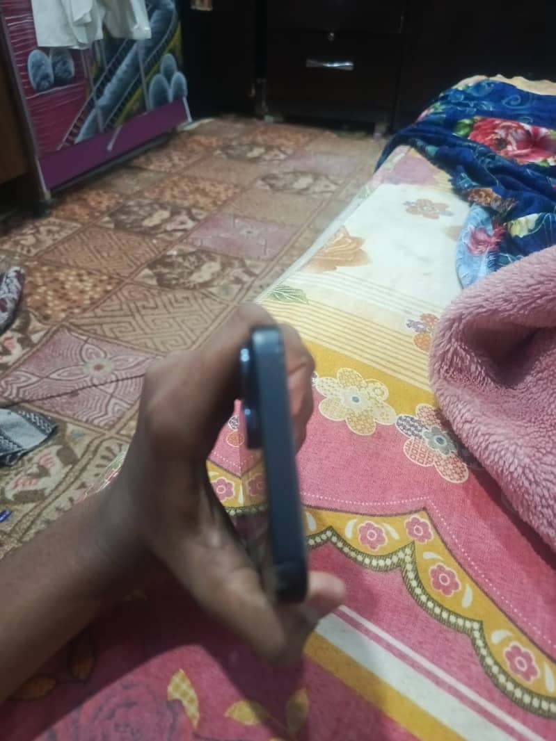 Apple iPhone 13 3