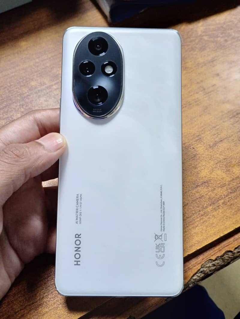 Honor 200 Pro 1