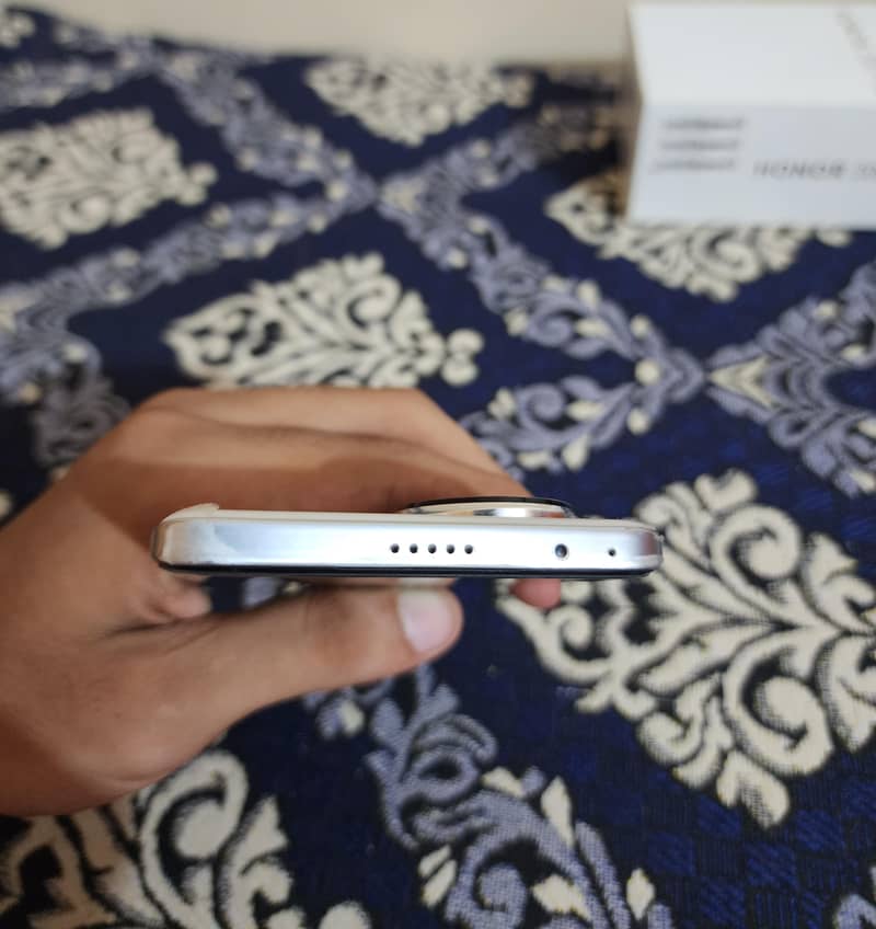 Honor 200 Pro 4