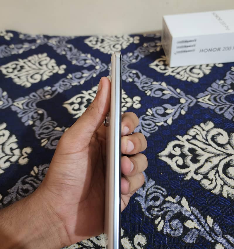 Honor 200 Pro 6