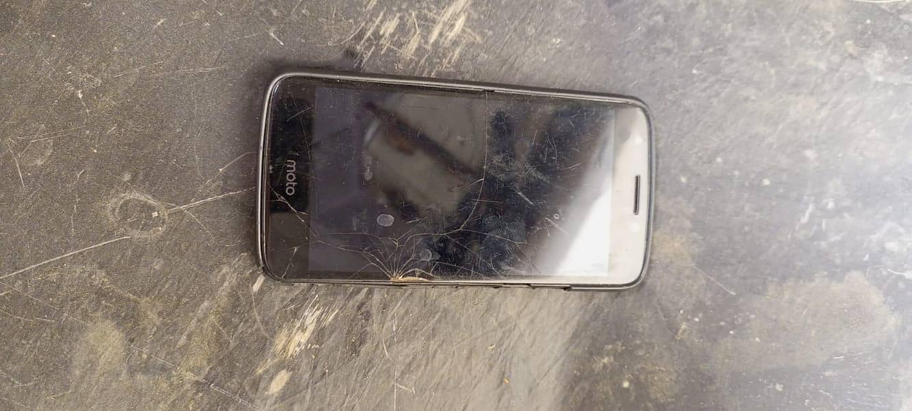 Motorola E4 Mobile 4