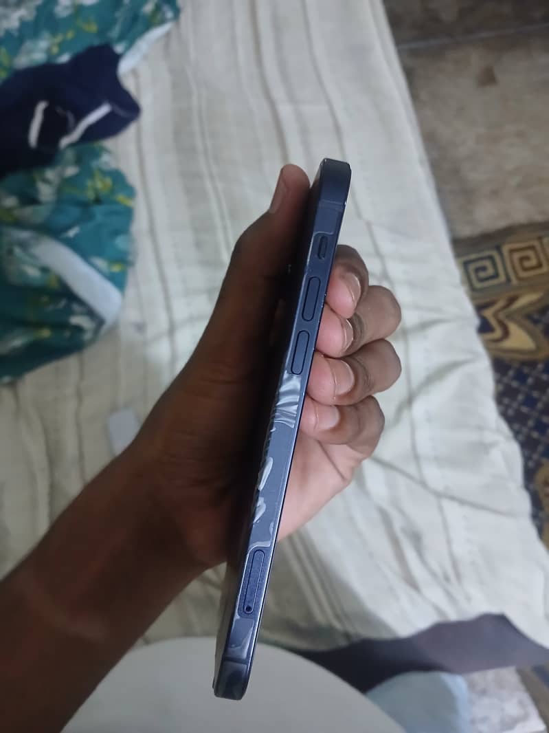 Apple iPhone 12 2