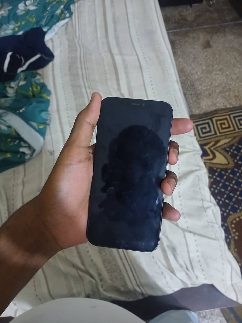Apple iPhone 12 4