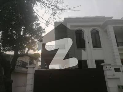700 Square Yards House In F-7 Is Available For Rent