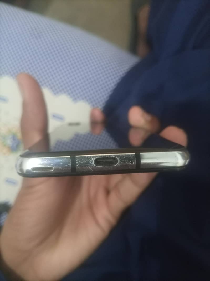 Sharp Aquos R2 2