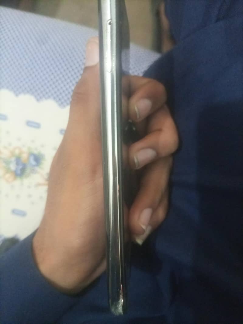 Sharp Aquos R2 3