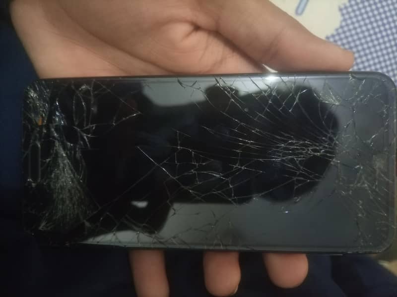 Sharp Aquos R2 4