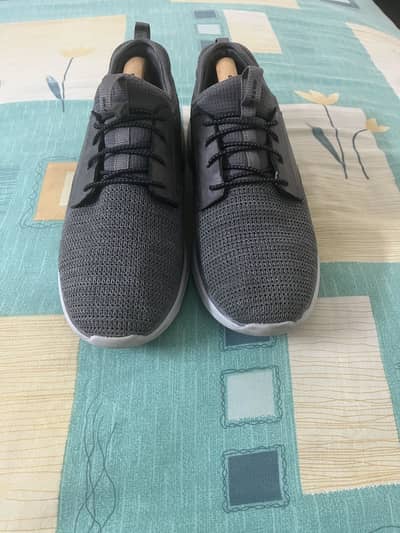 Nike Non Marking Joggers / Sketchers Original