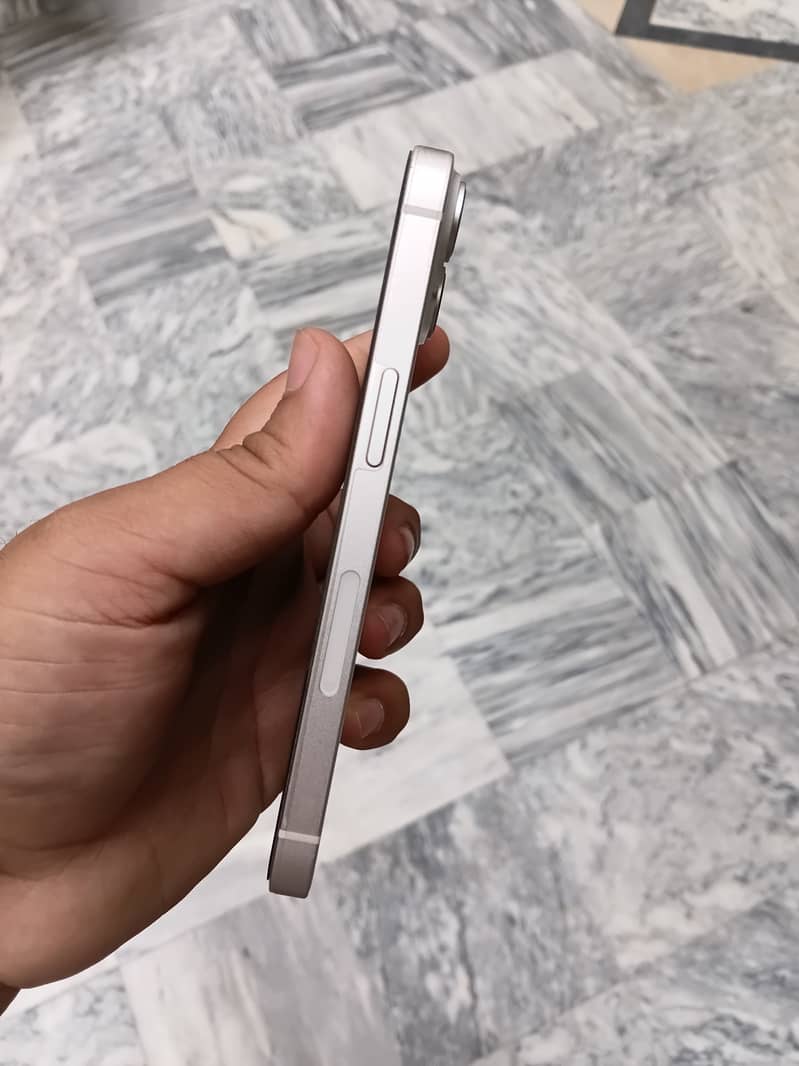 iPhone 14 3
