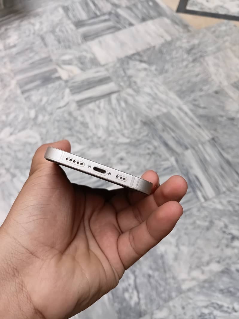 iPhone 14 4