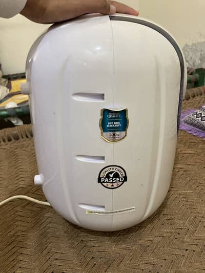 Canon instant electric geyser /water heater