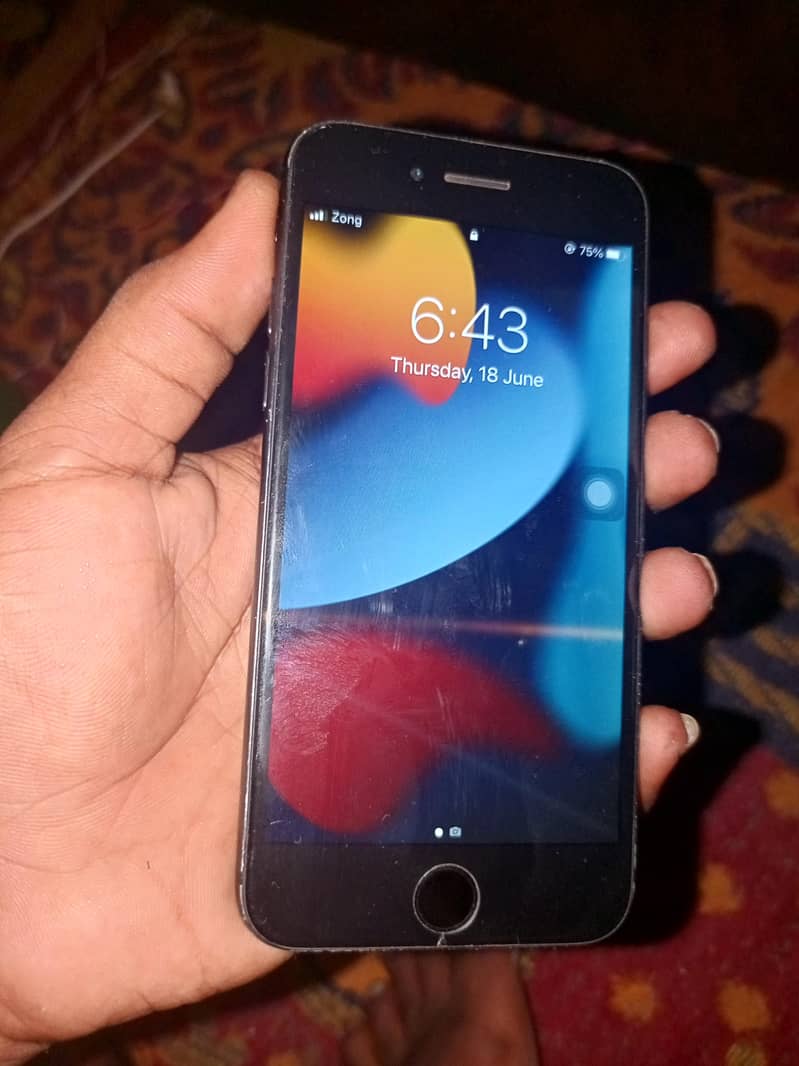 Apple iPhone 7 0
