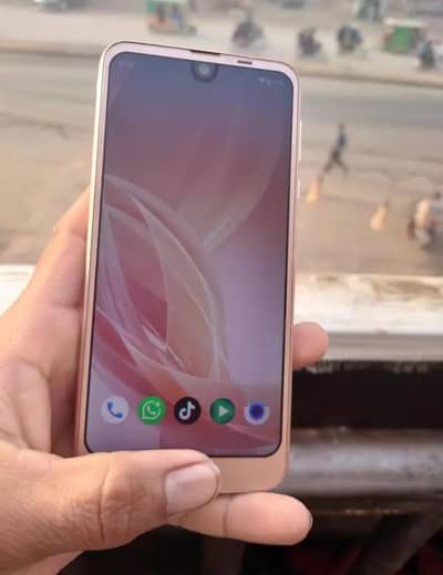 Sharp Aquos R2 back break