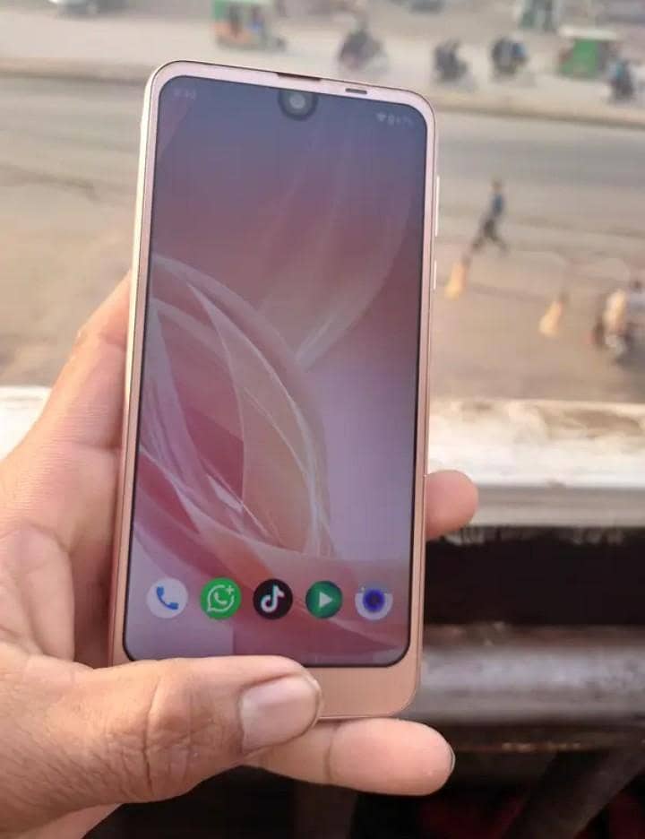 Sharp Aquos R2 back break 0
