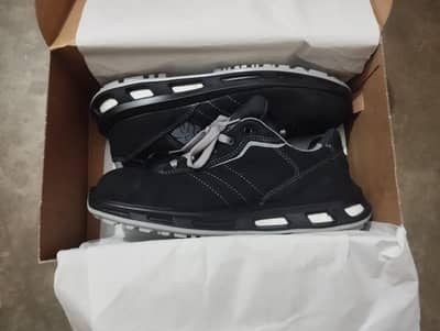 U power Safety shoe.