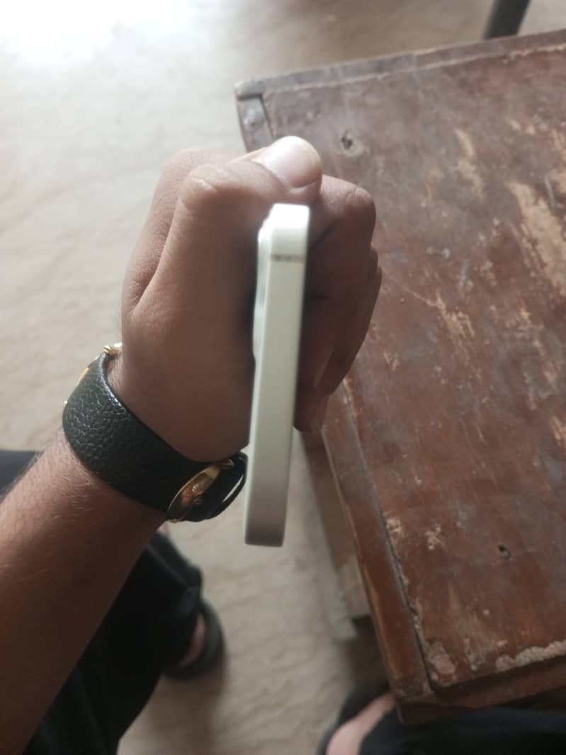 Apple iPhone 13 6
