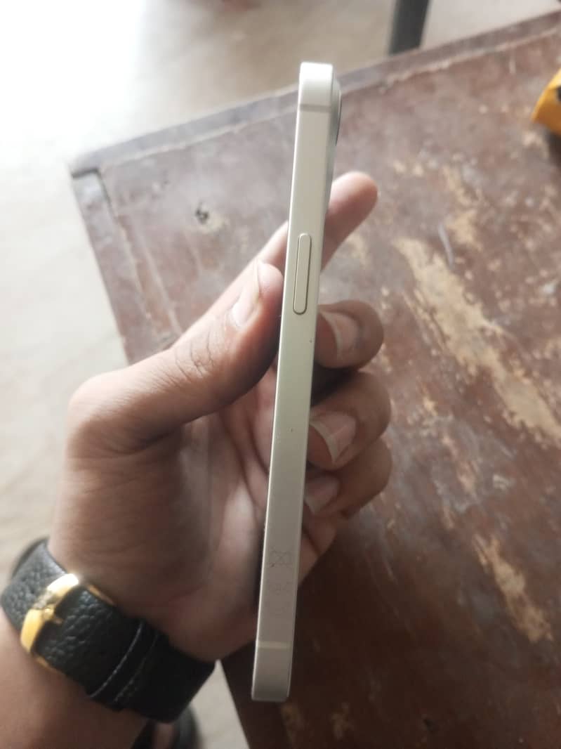 Apple iPhone 13 11