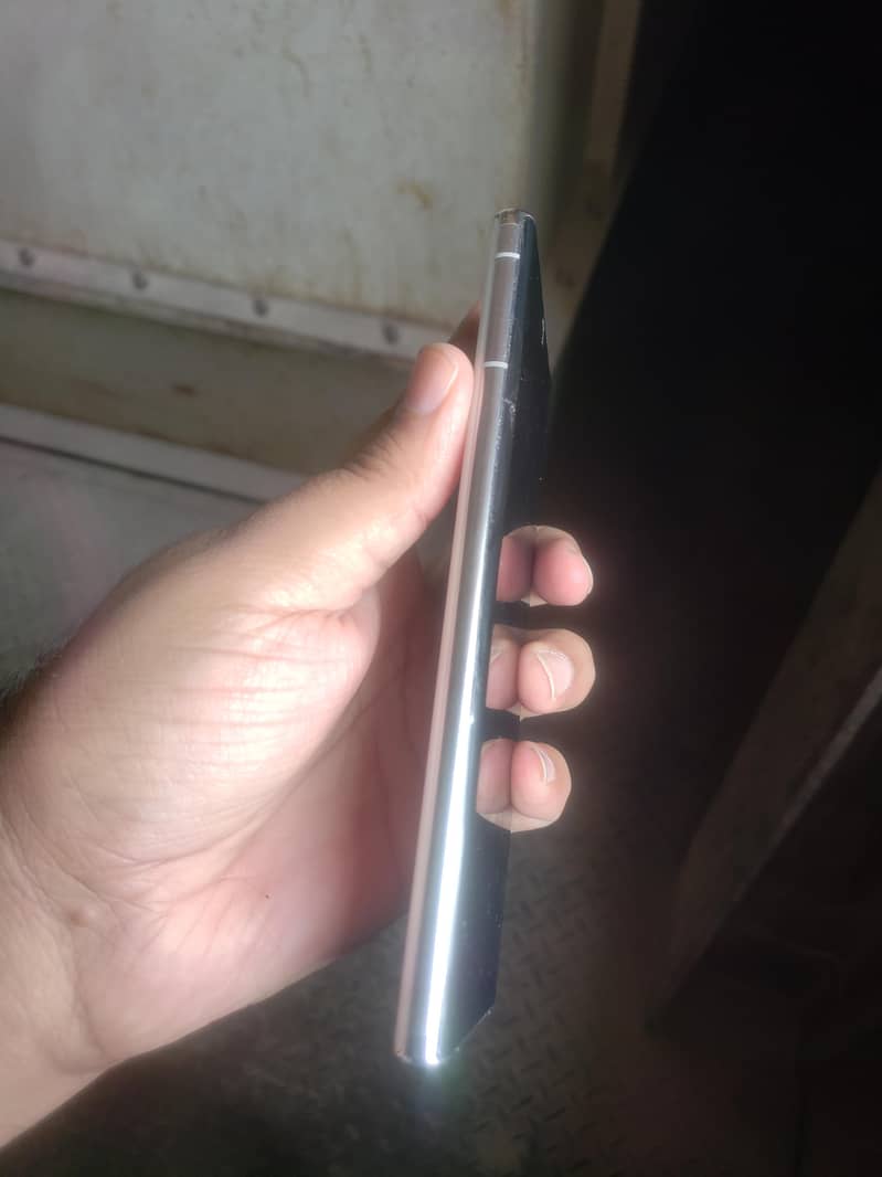 Samsung  S22 Ultra 4