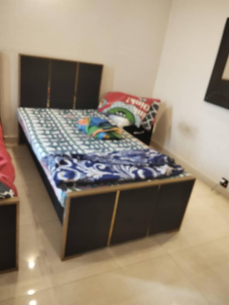 2 single bed with side table 2
