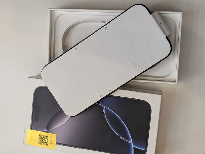Apple iPhone 16 Pro 2