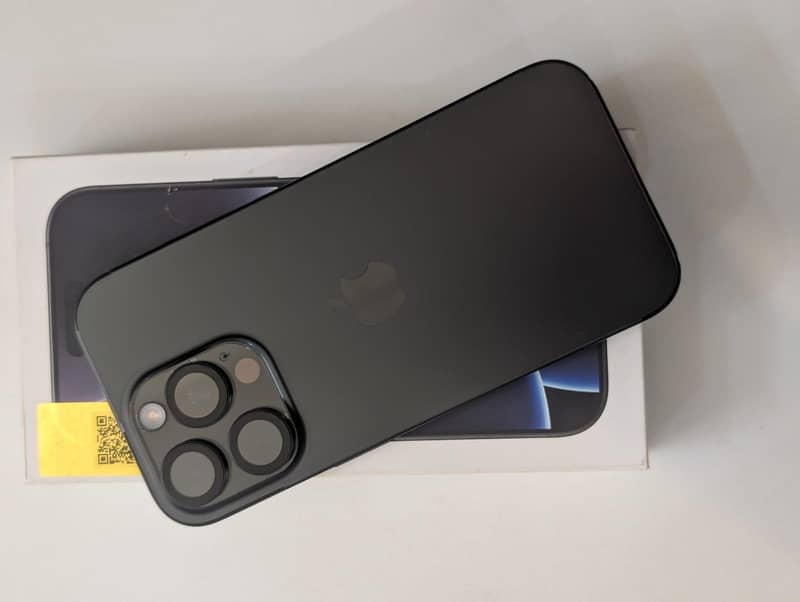 Apple iPhone 16 Pro 3