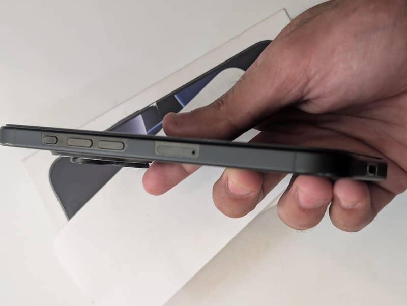 Apple iPhone 16 Pro 6