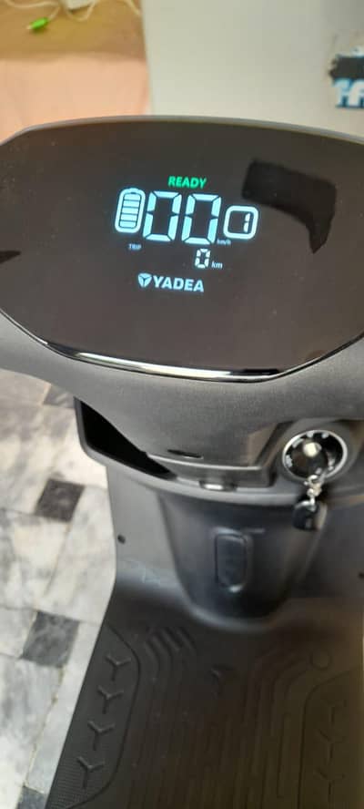 10/10 Electric Scooter for Sale. Waranty, Accessories & extra includ