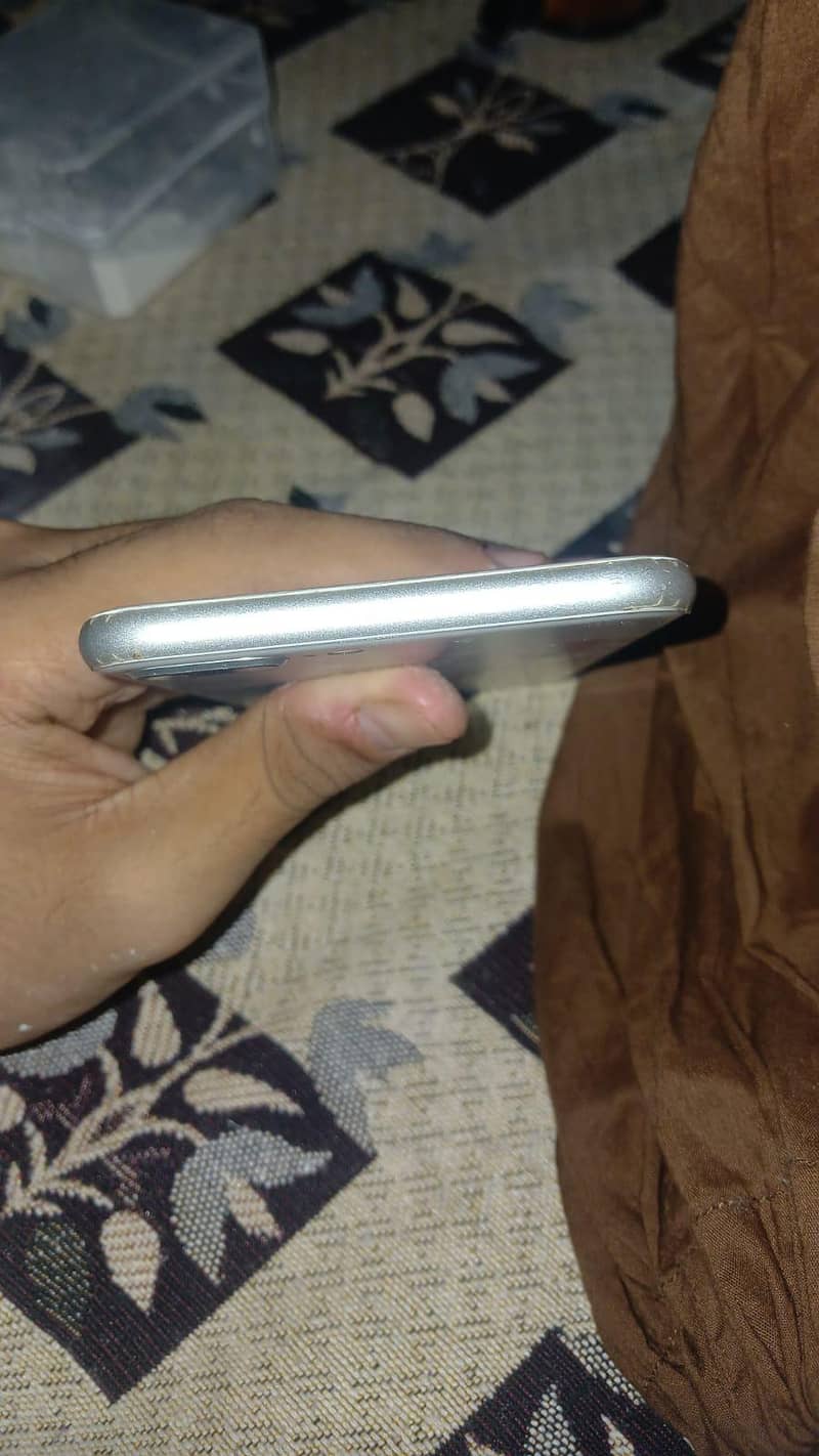 Apple iPhone 8 Plus 1