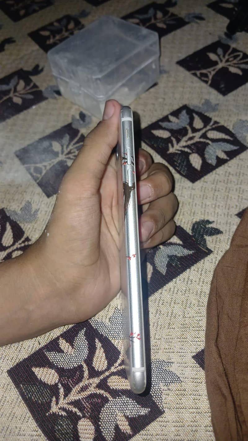 Apple iPhone 8 Plus 2