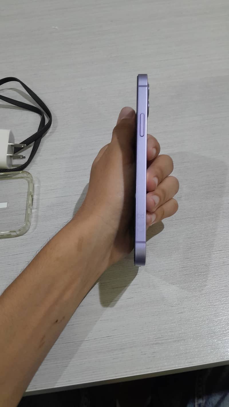 Apple iPhone 12 4