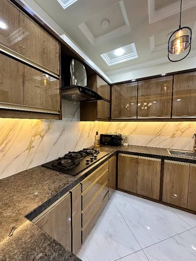 Perfect Prime Location 1050 Square Feet Flat In Garden East For sale