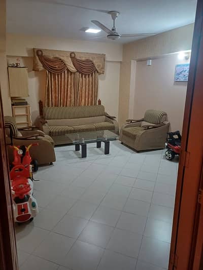 Prime Location 1350 Square Feet Flat In Saddar Is Available