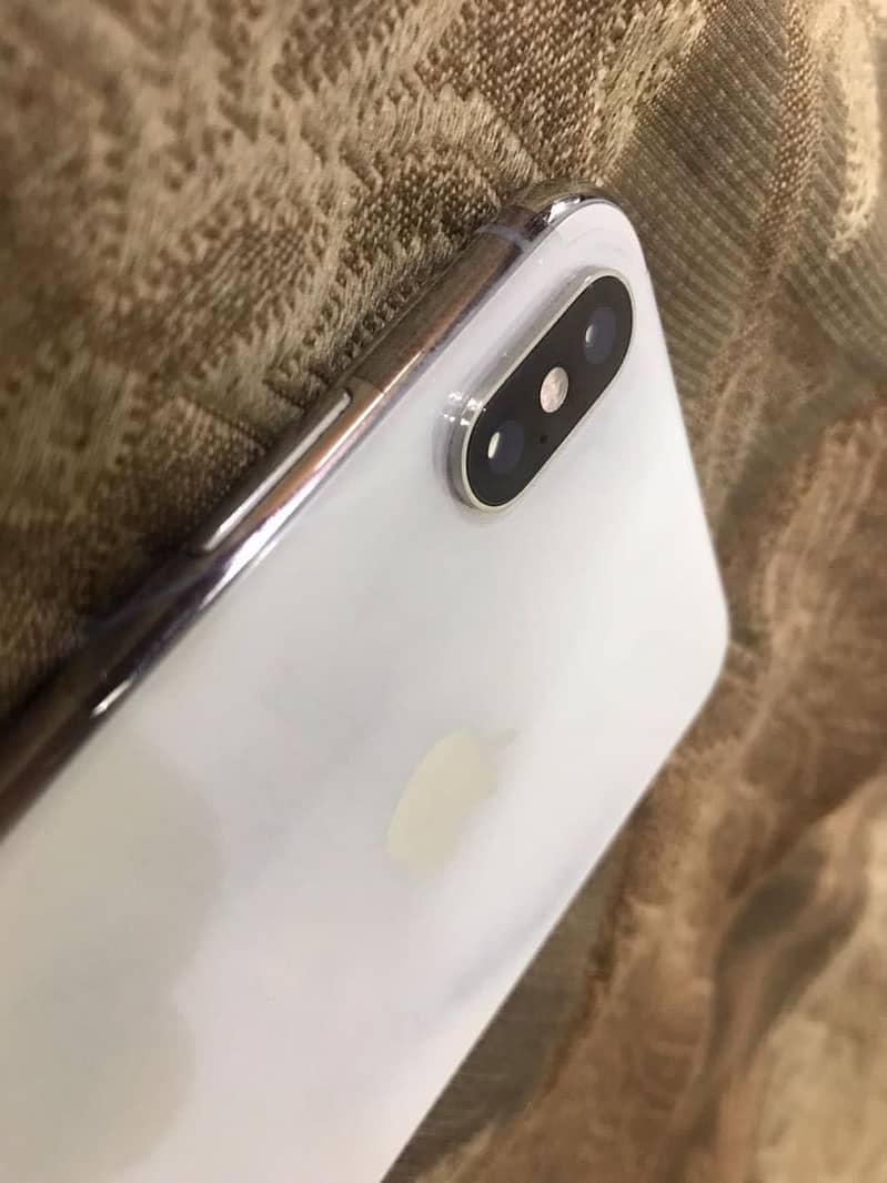 Apple iPhone XS Max 3