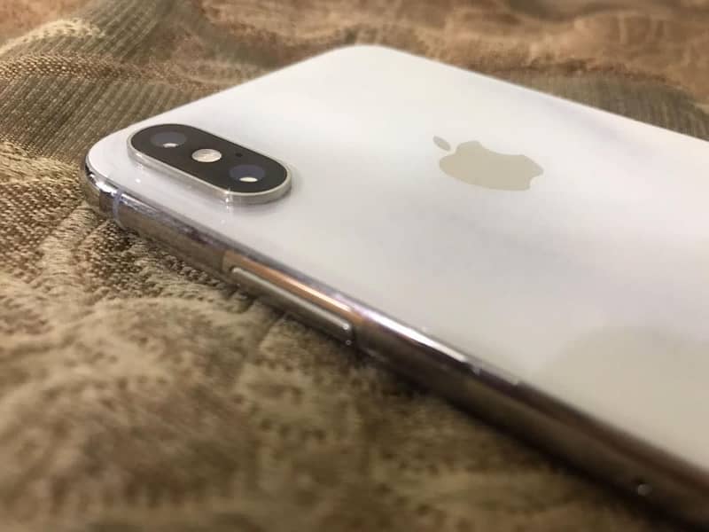 Apple iPhone XS Max 4