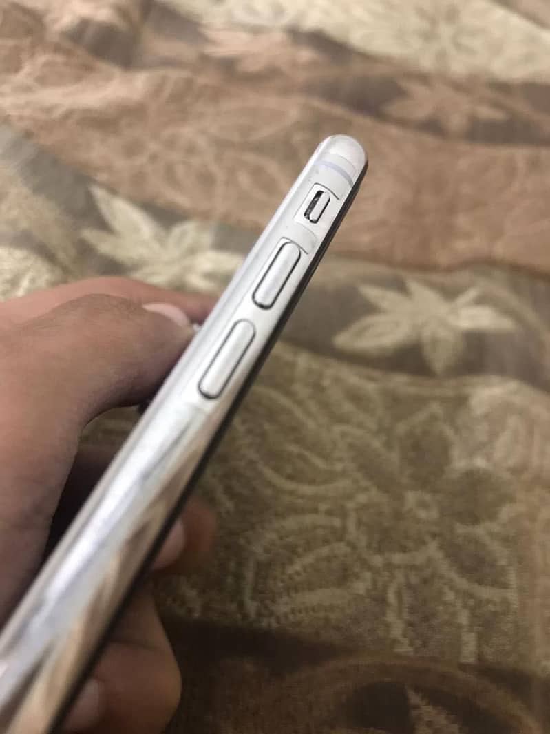 Apple iPhone XS Max 5