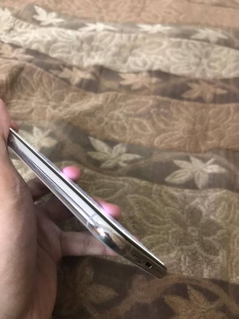 Apple iPhone XS Max 6