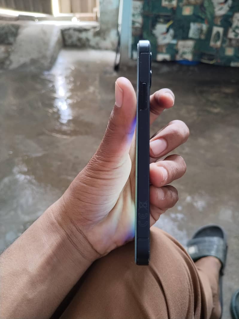 Apple iPhone 12 3