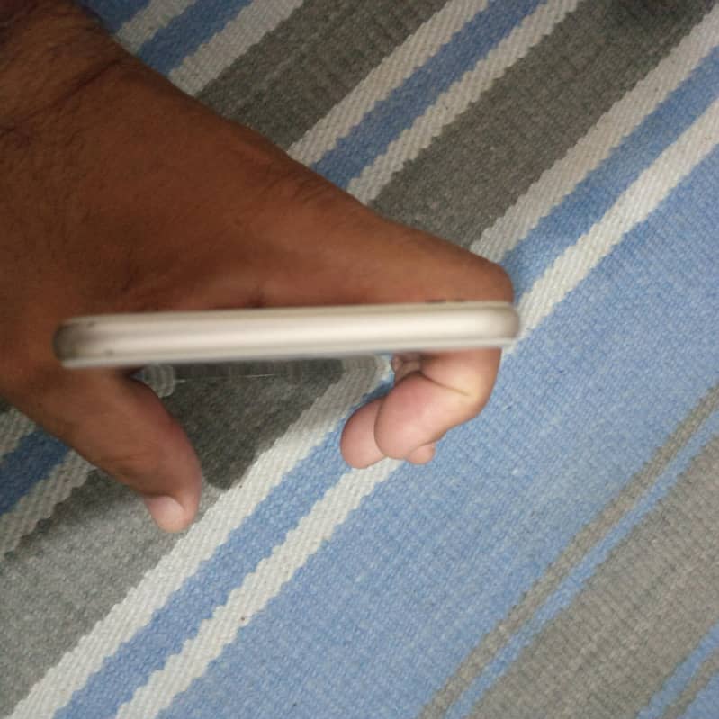 Apple iPhone 6 Plus 3