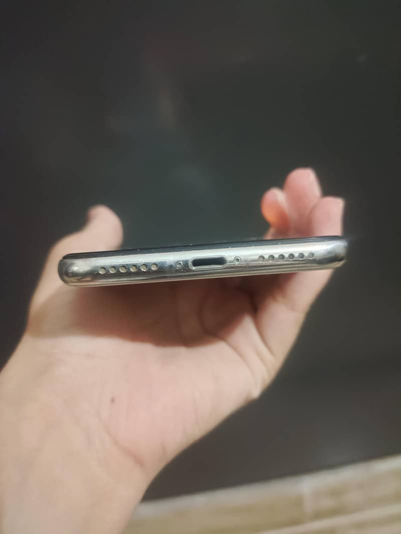 Apple iPhone X 3
