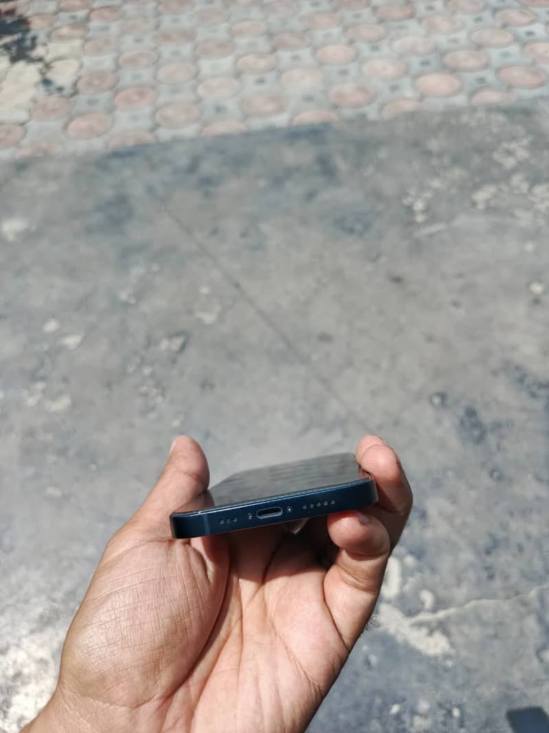 Apple iPhone 13 2